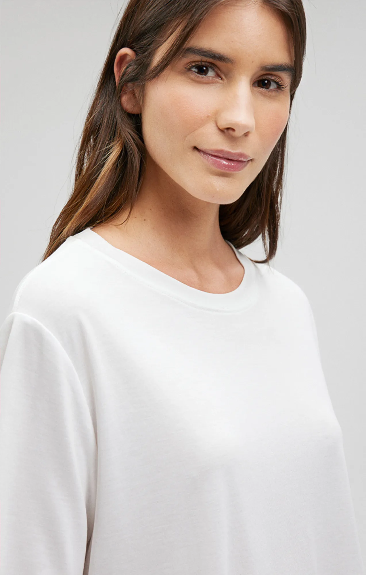 CROPPED SHORT SLEEVE T-SHIRT IN ANTIQUE WHITE